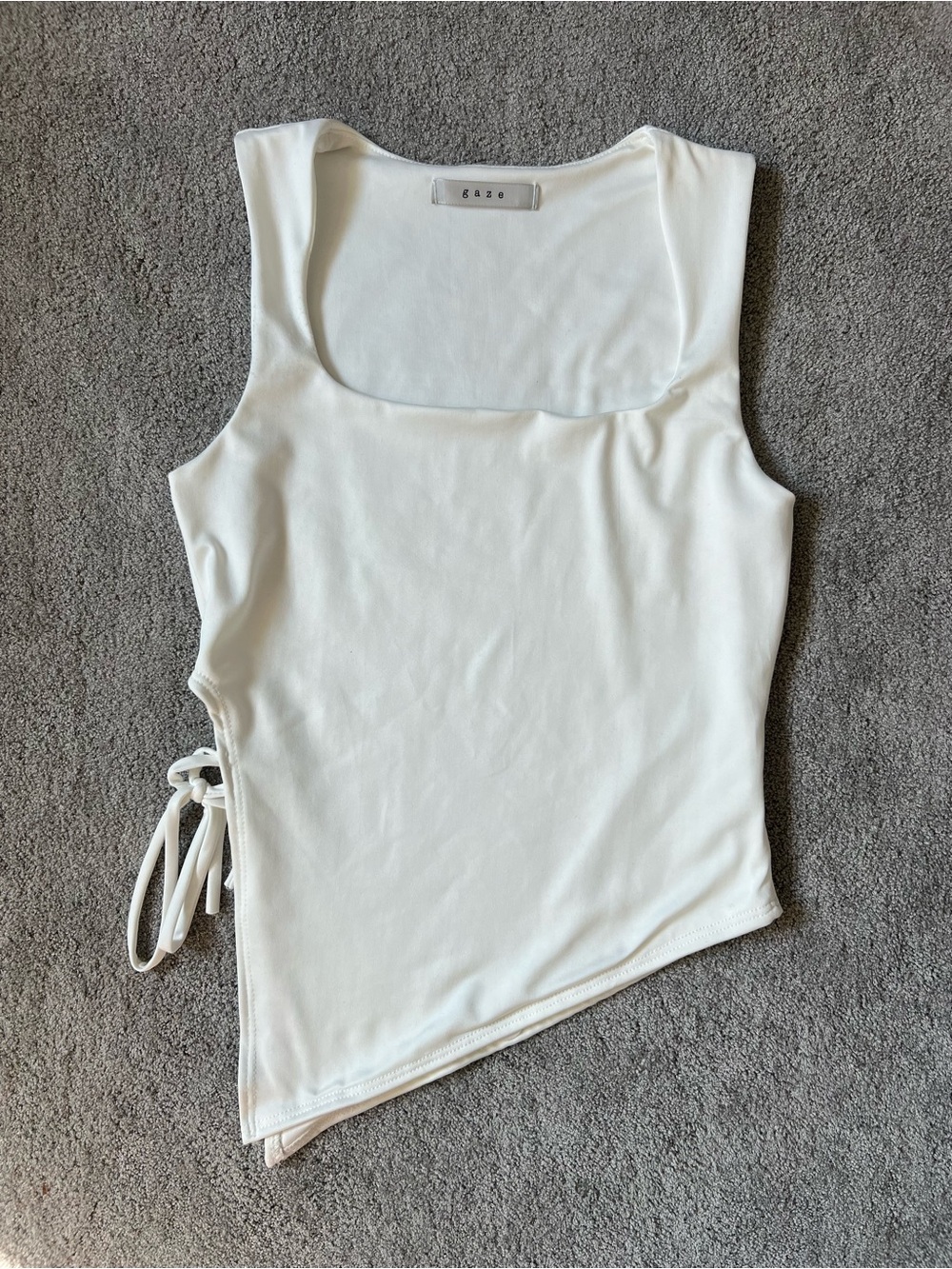 gaze White Asymmetric Side-Tie Tank Top